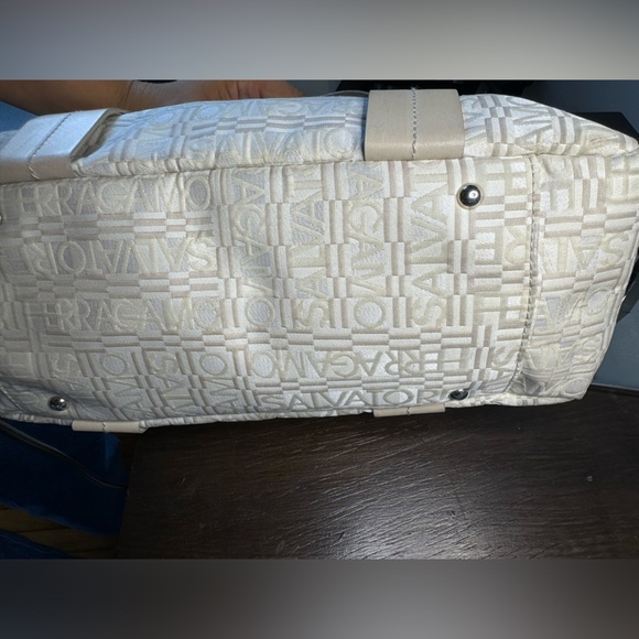 Salvatore Ferragamo Cream Leather-Trimmed Logo Jacquard Shoulder Bag - Picture 9 of 15